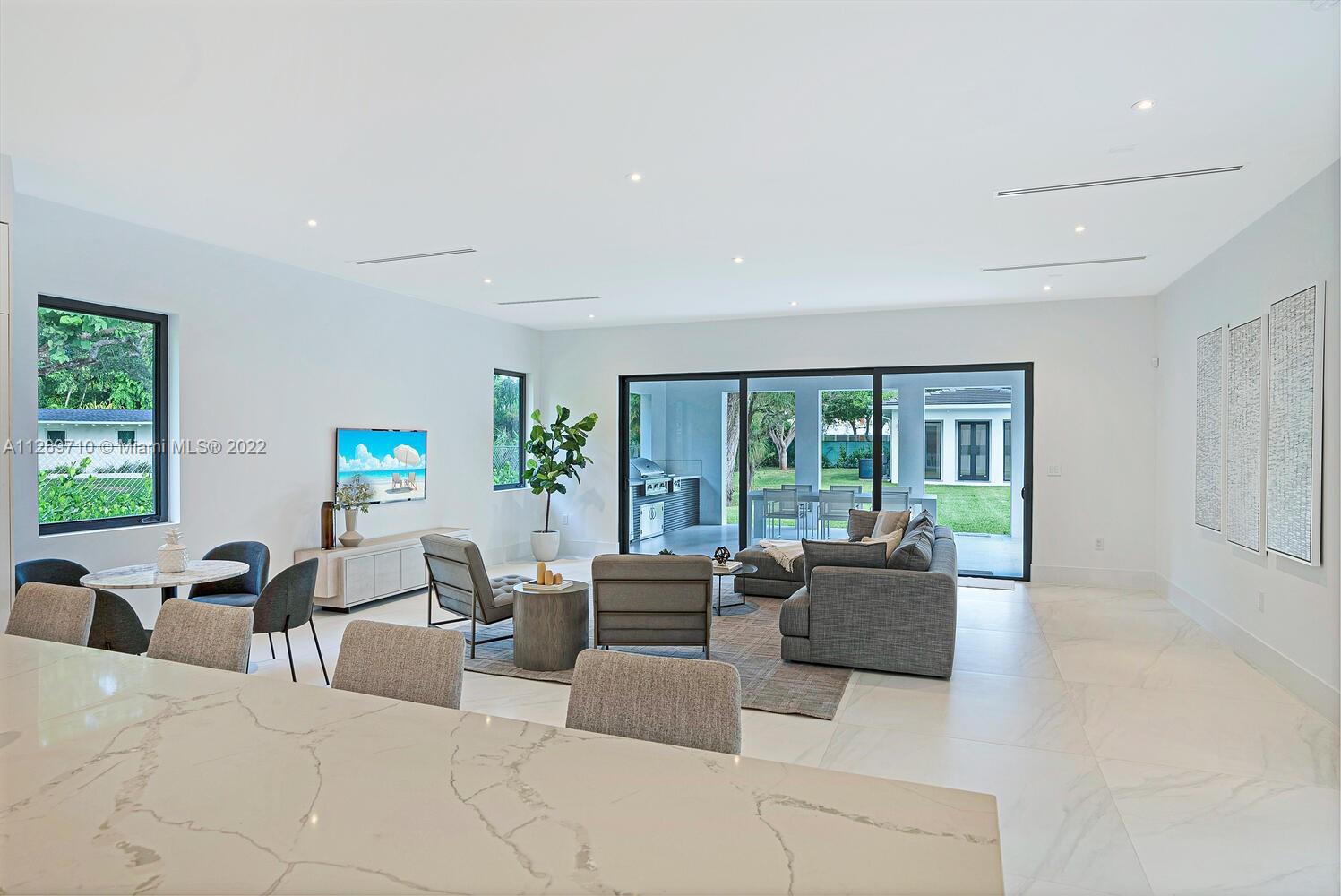 BEVERLY HILLS - Residential