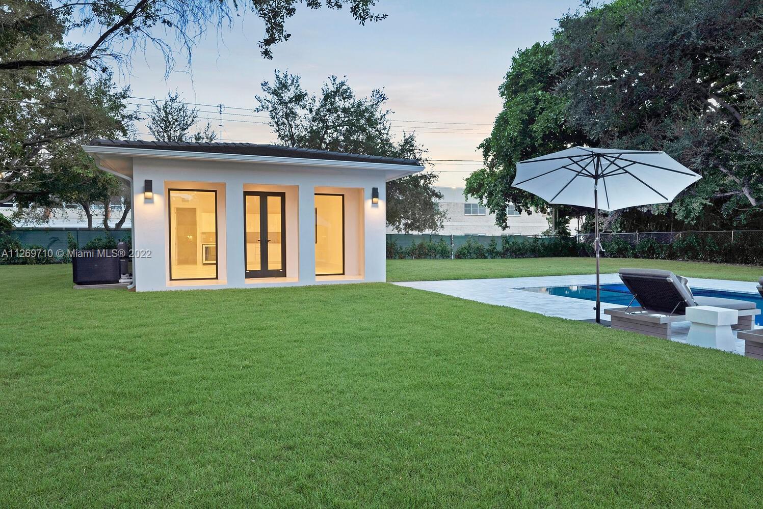 BEVERLY HILLS - Residential