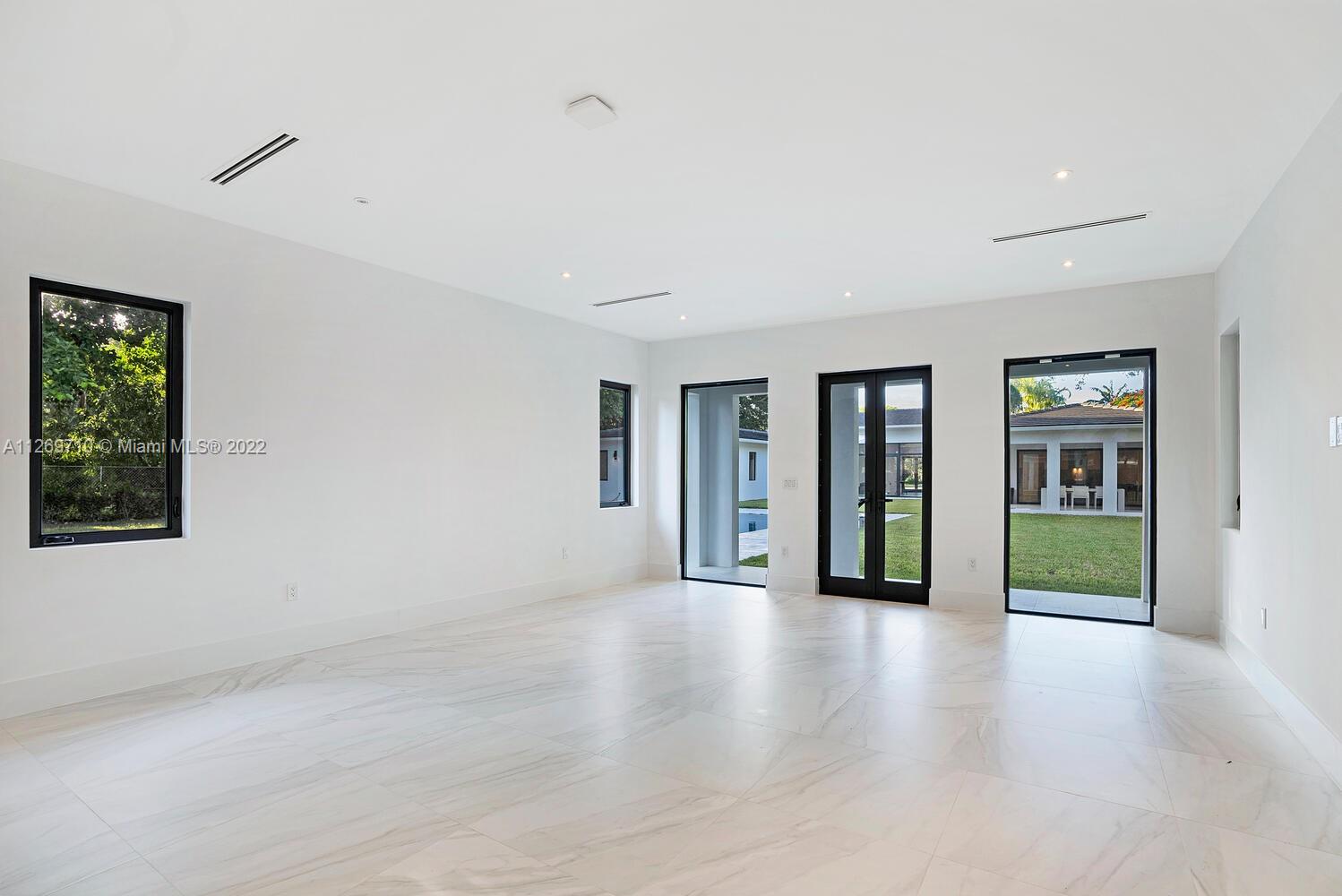 BEVERLY HILLS - Residential