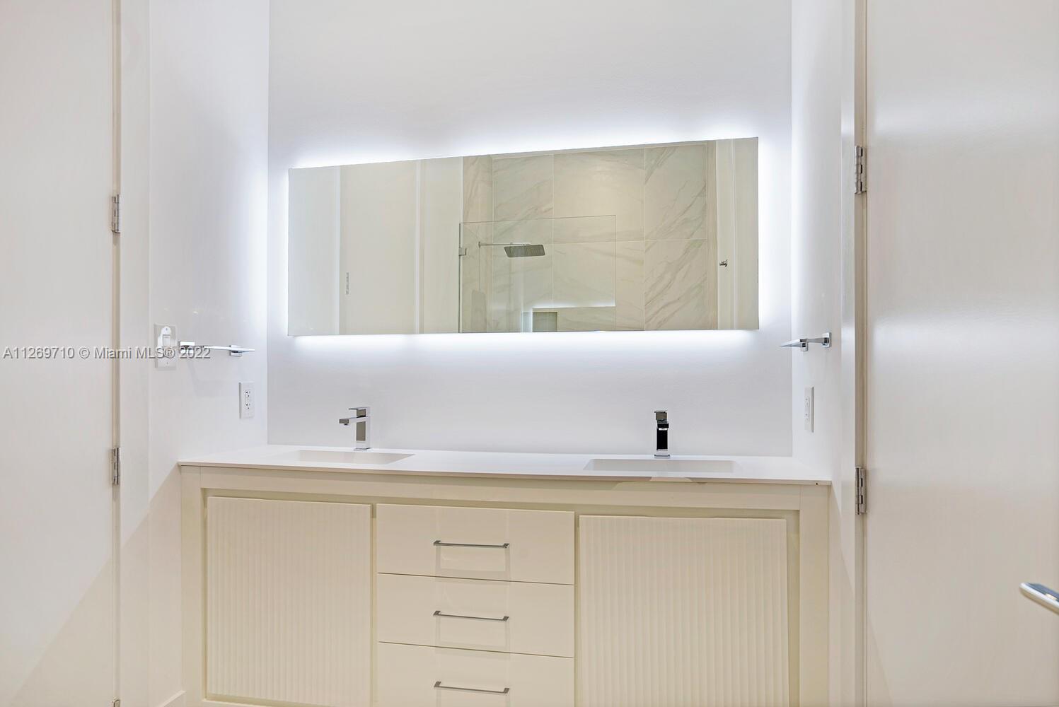 BEVERLY HILLS - Residential