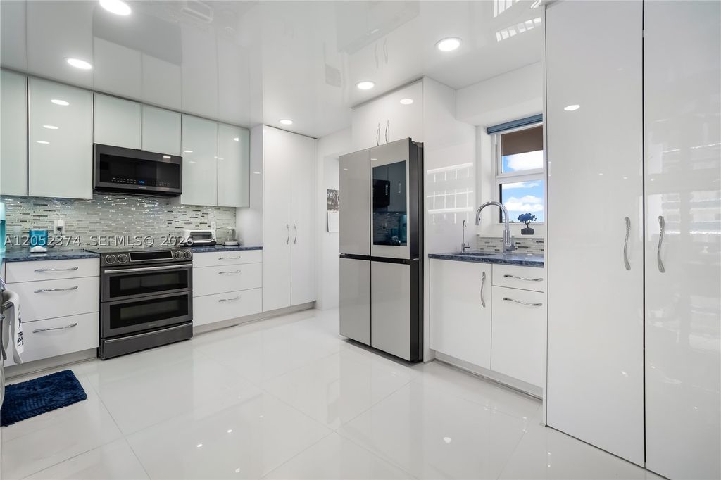 Photo of 4100 Galt Ocean Dr #404, Fort Lauderdale, FL 33308 (MLS # A12052374)