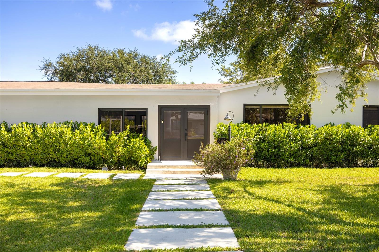8401 Sw 142nd St, Palmetto Bay, Miami-Dade County, Florida - 4 Bedrooms  
3 Bathrooms - 