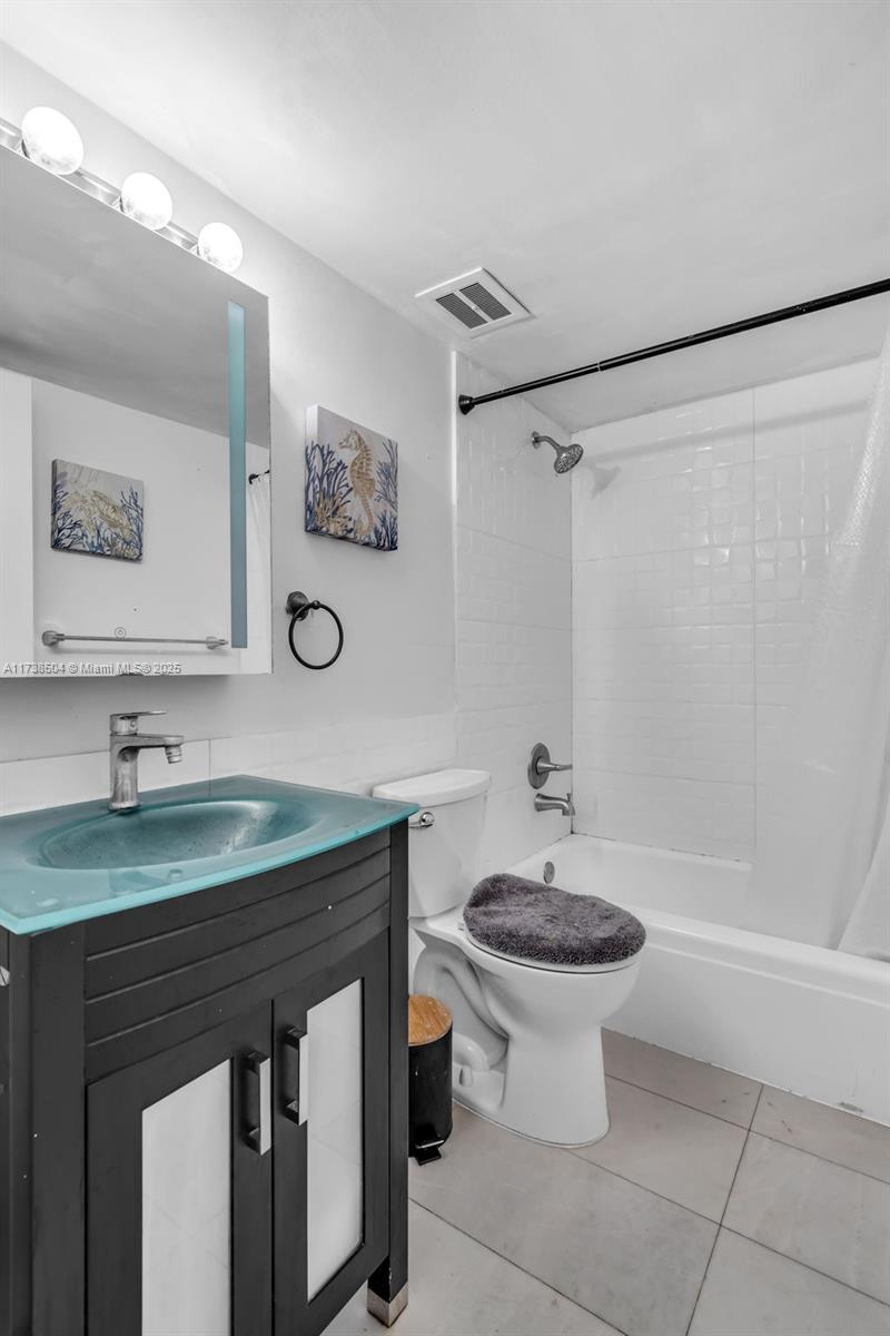 ROLLING GREEN CONDO H - Residential