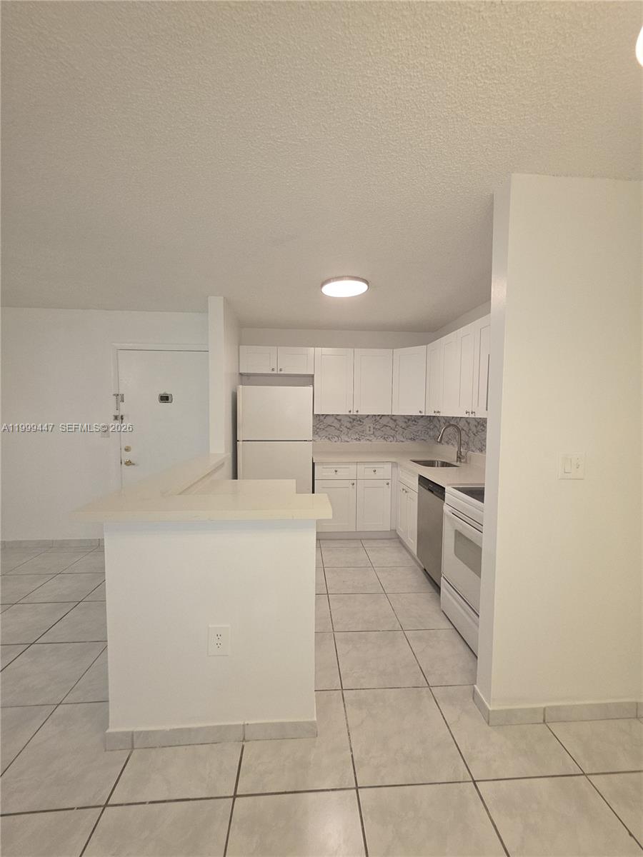 823 NE 199th St 104-12