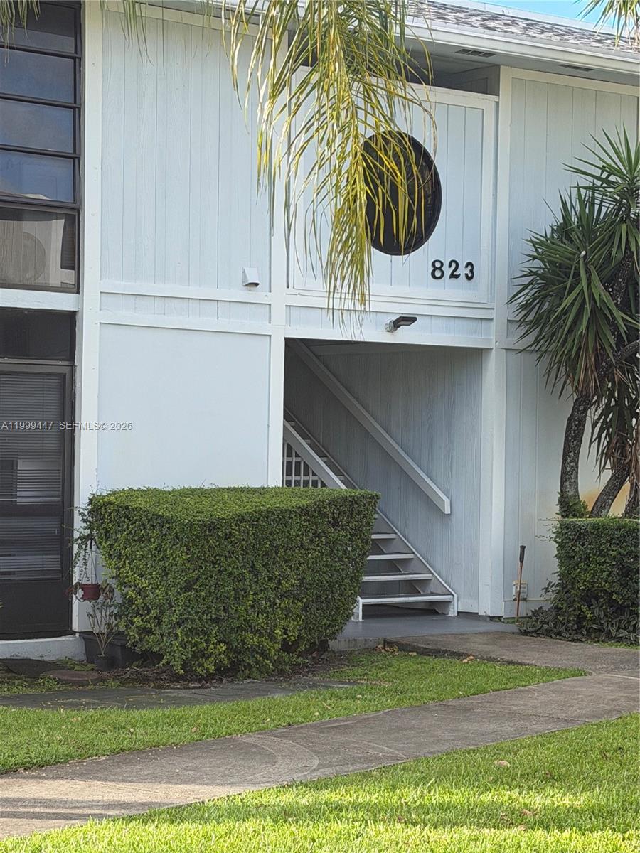 823 NE 199th St 104-12