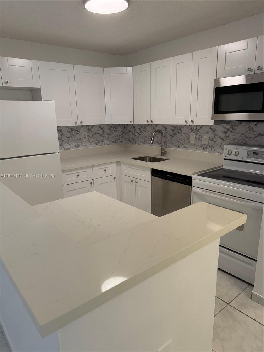 823 NE 199th St 104-12