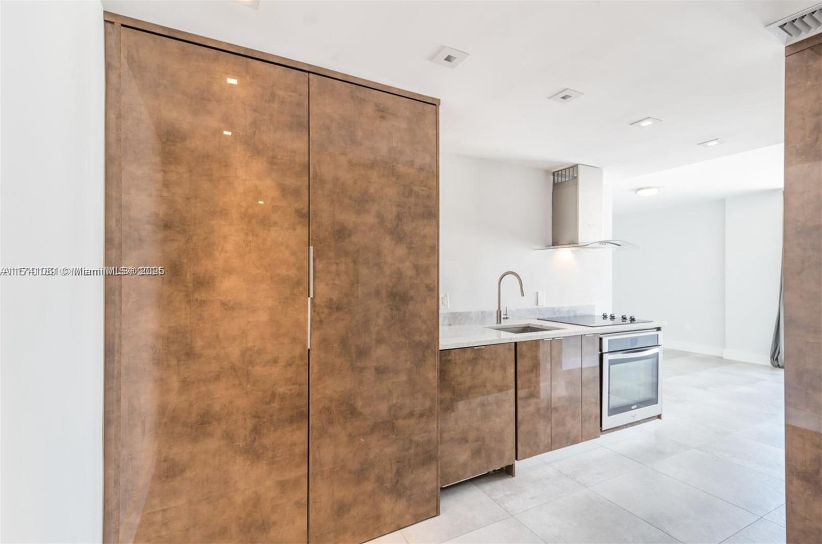 CLEARVIEW TOWERS CONDO - Residential