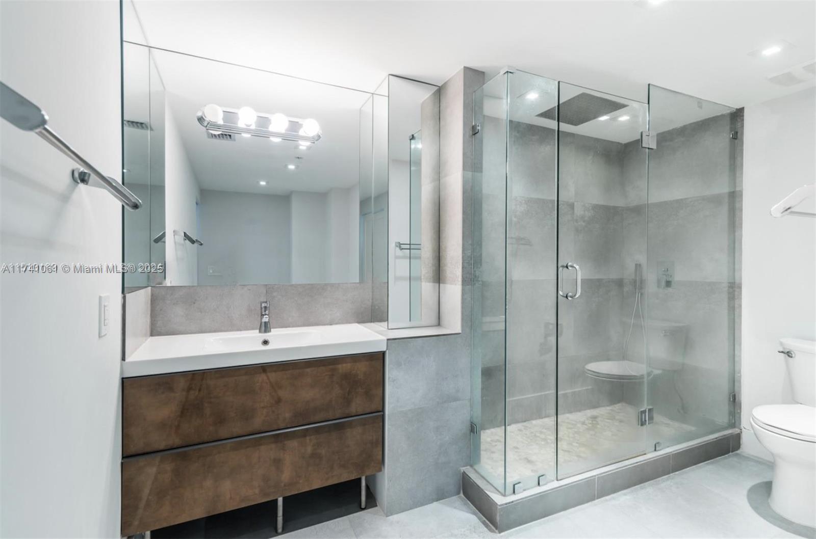 CLEARVIEW TOWERS CONDO - Residential