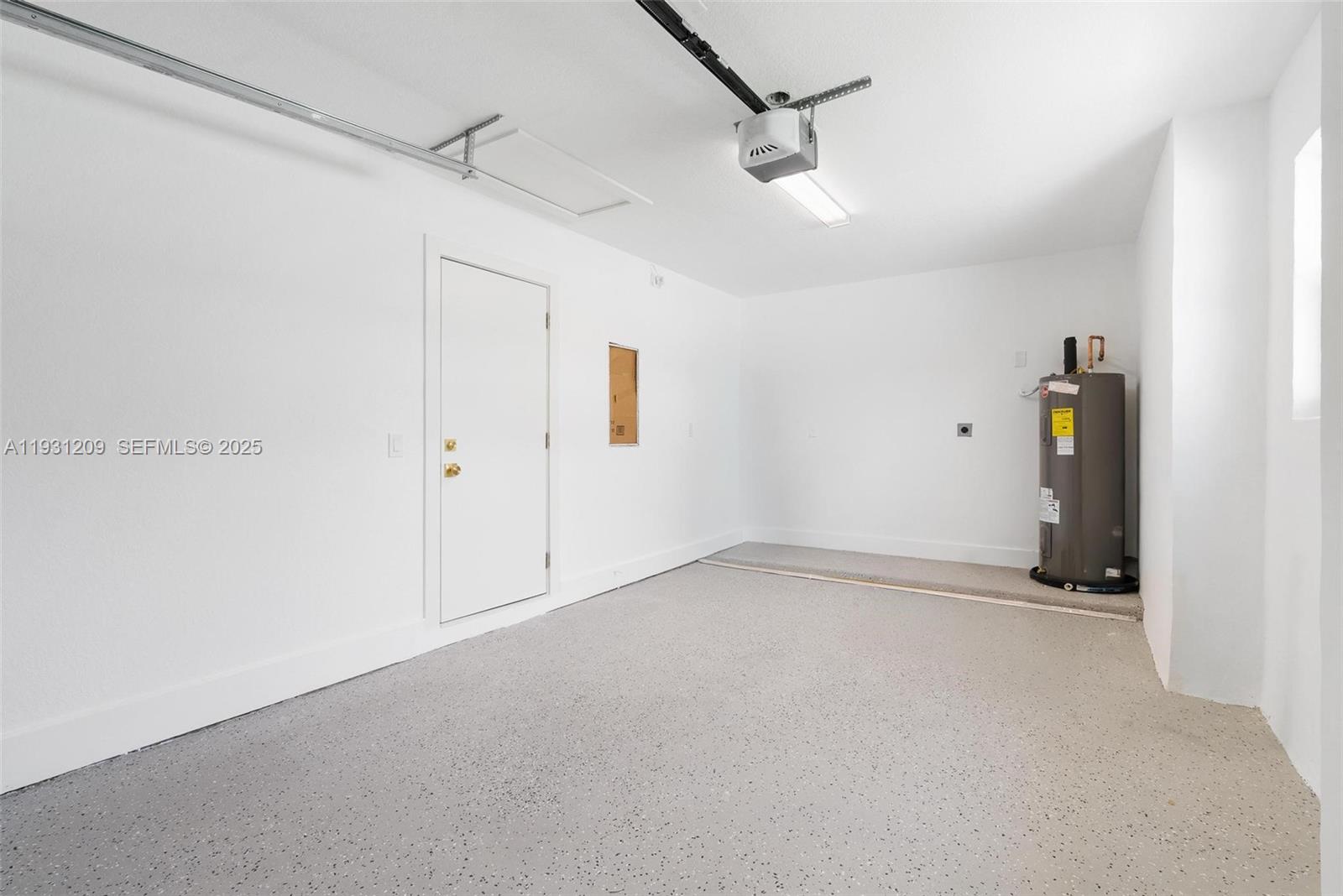 LINCOLN ATLANTIC PARK GAR - Residential Lease