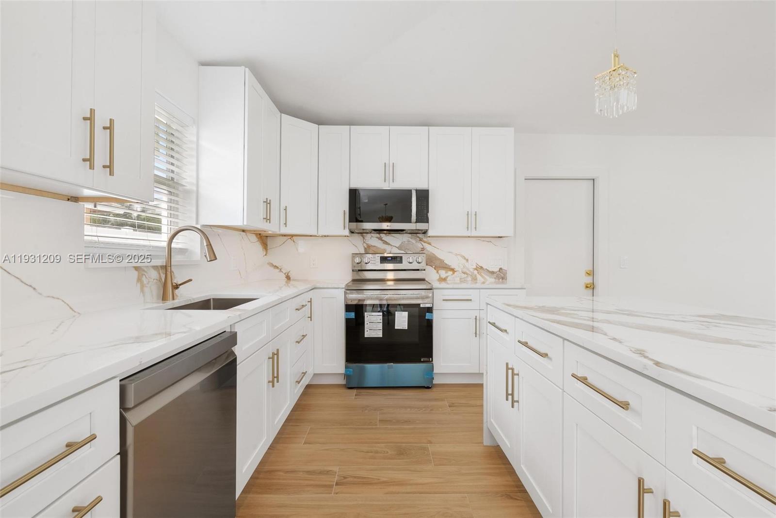 LINCOLN ATLANTIC PARK GAR - Residential Lease