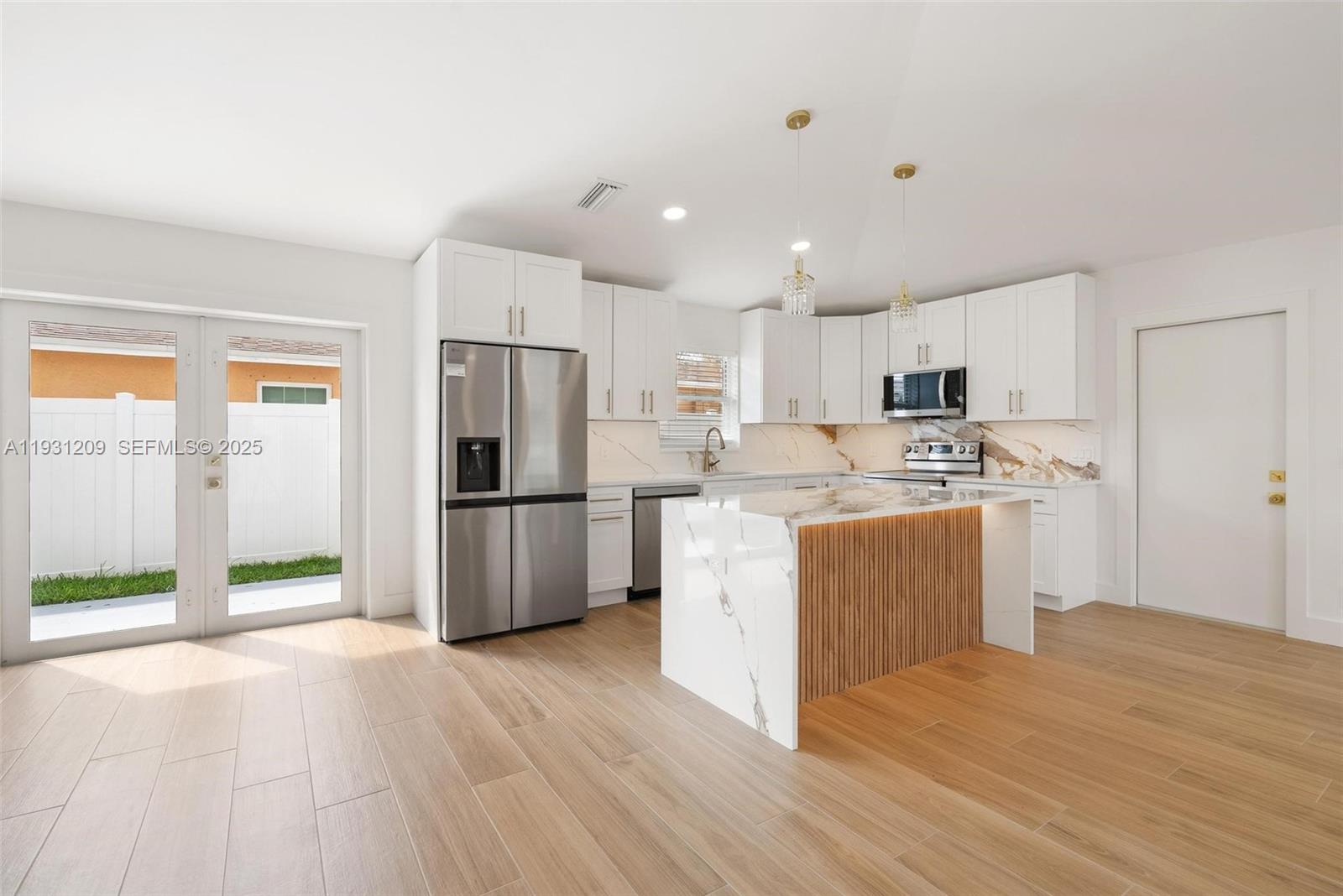 LINCOLN ATLANTIC PARK GAR - Residential Lease