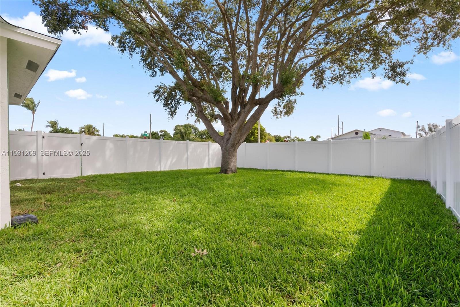 LINCOLN ATLANTIC PARK GAR - Residential Lease