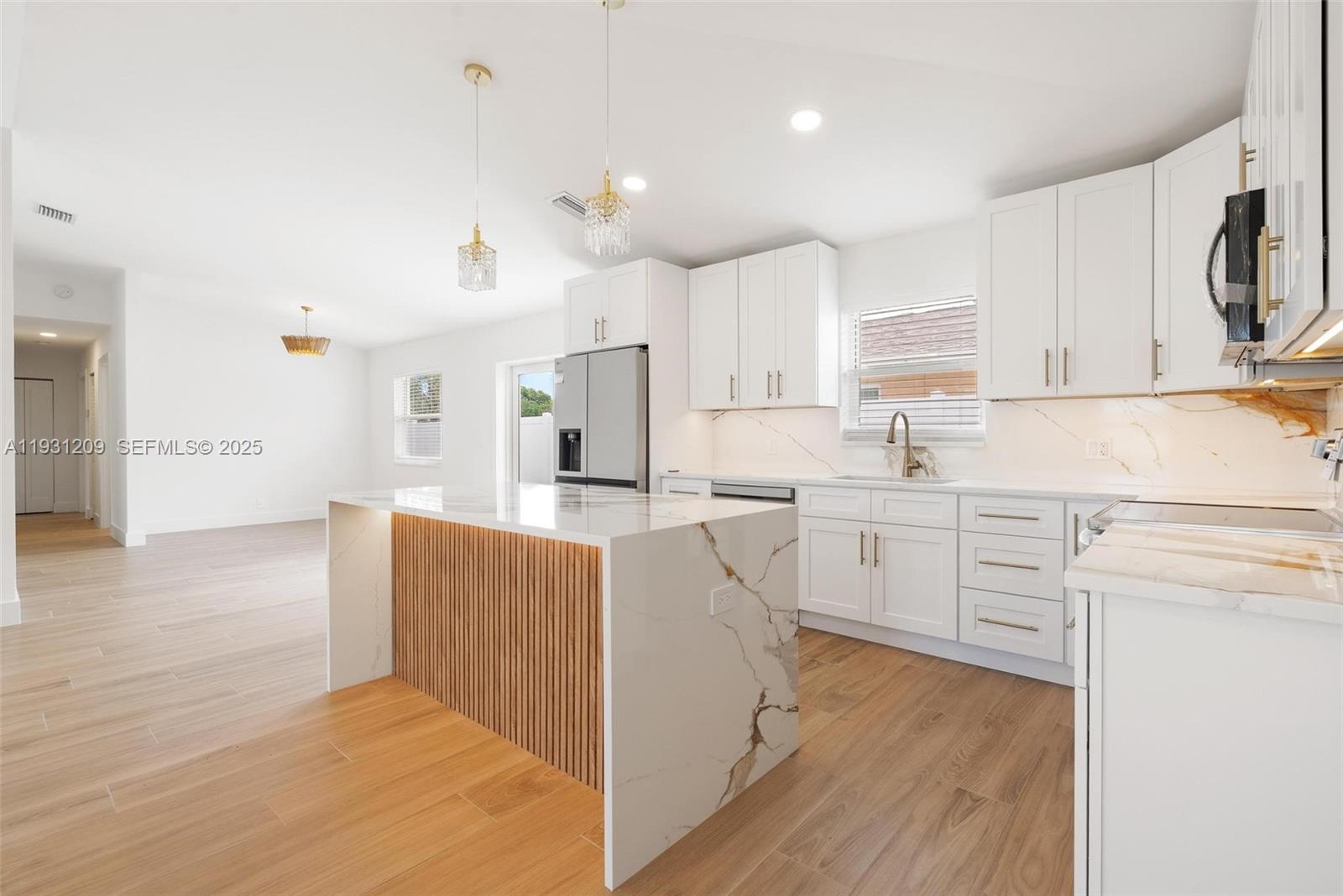 LINCOLN ATLANTIC PARK GAR - Residential Lease