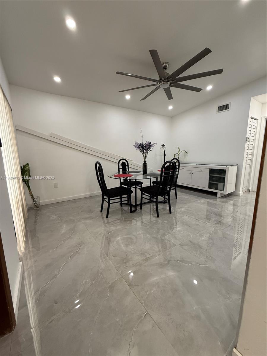 7440 SW 153rd Ct 107-4, Miami, FL, 33193/$345,000 2 7440 SW 153rd Ct 107-4
