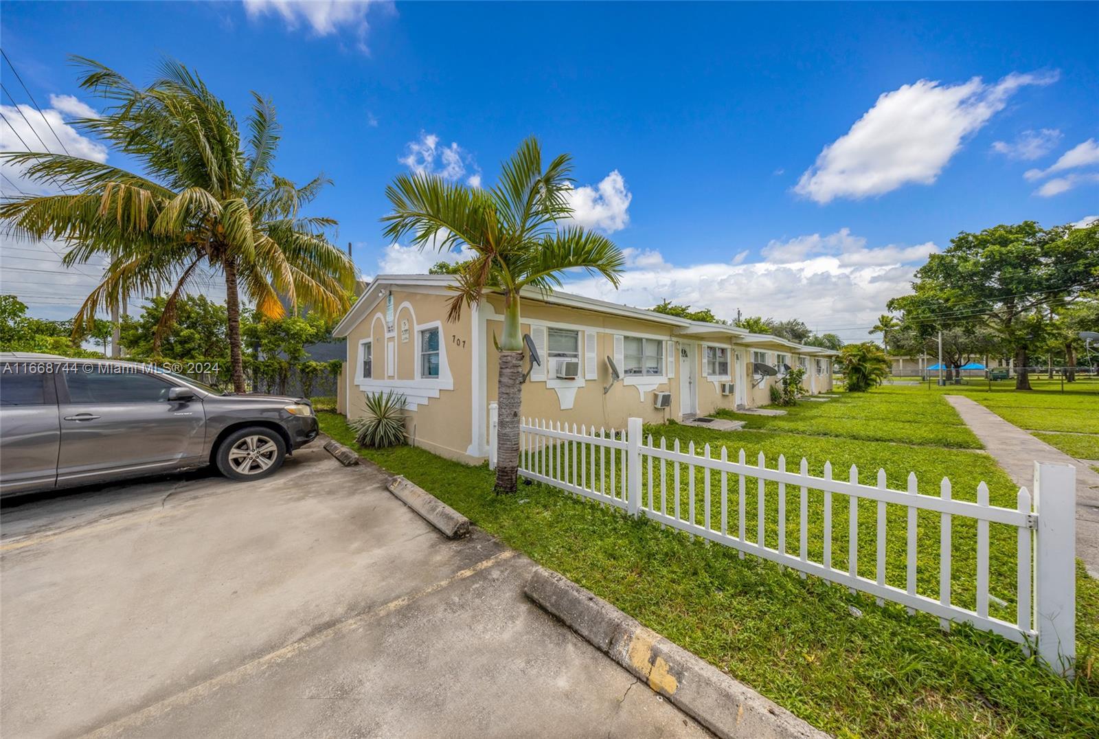 707 Sw 10th St, Dania Beach, Miami-Dade County, Florida -  - 