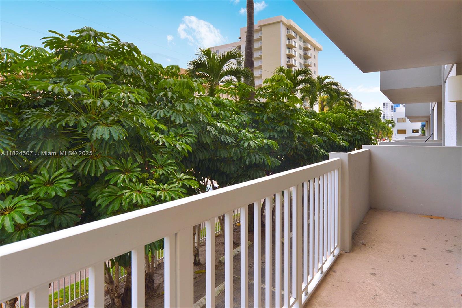 1670 Bay Rd 2D, Miami Beach, FL, 33139/$320,000 1 1670 Bay Rd 2D