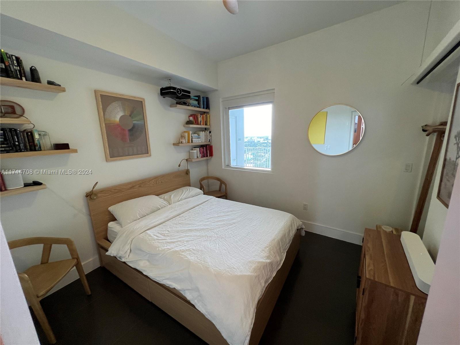 PARAMOUNT BAY CONDO - Residential