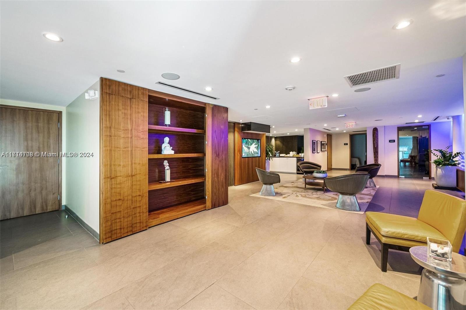 PARAMOUNT BAY CONDO - Residential