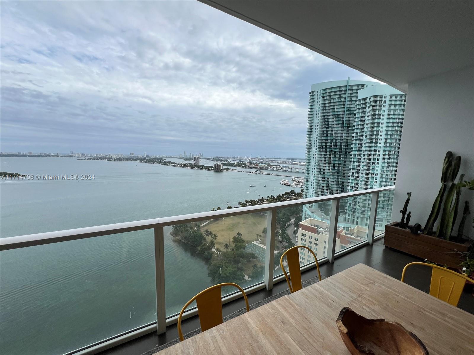 PARAMOUNT BAY CONDO - Residential