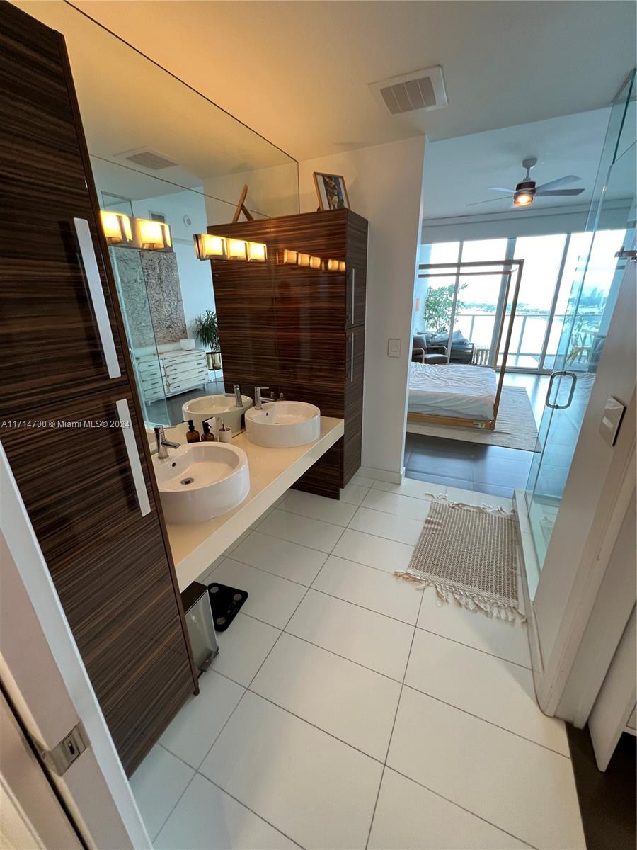 PARAMOUNT BAY CONDO - Residential