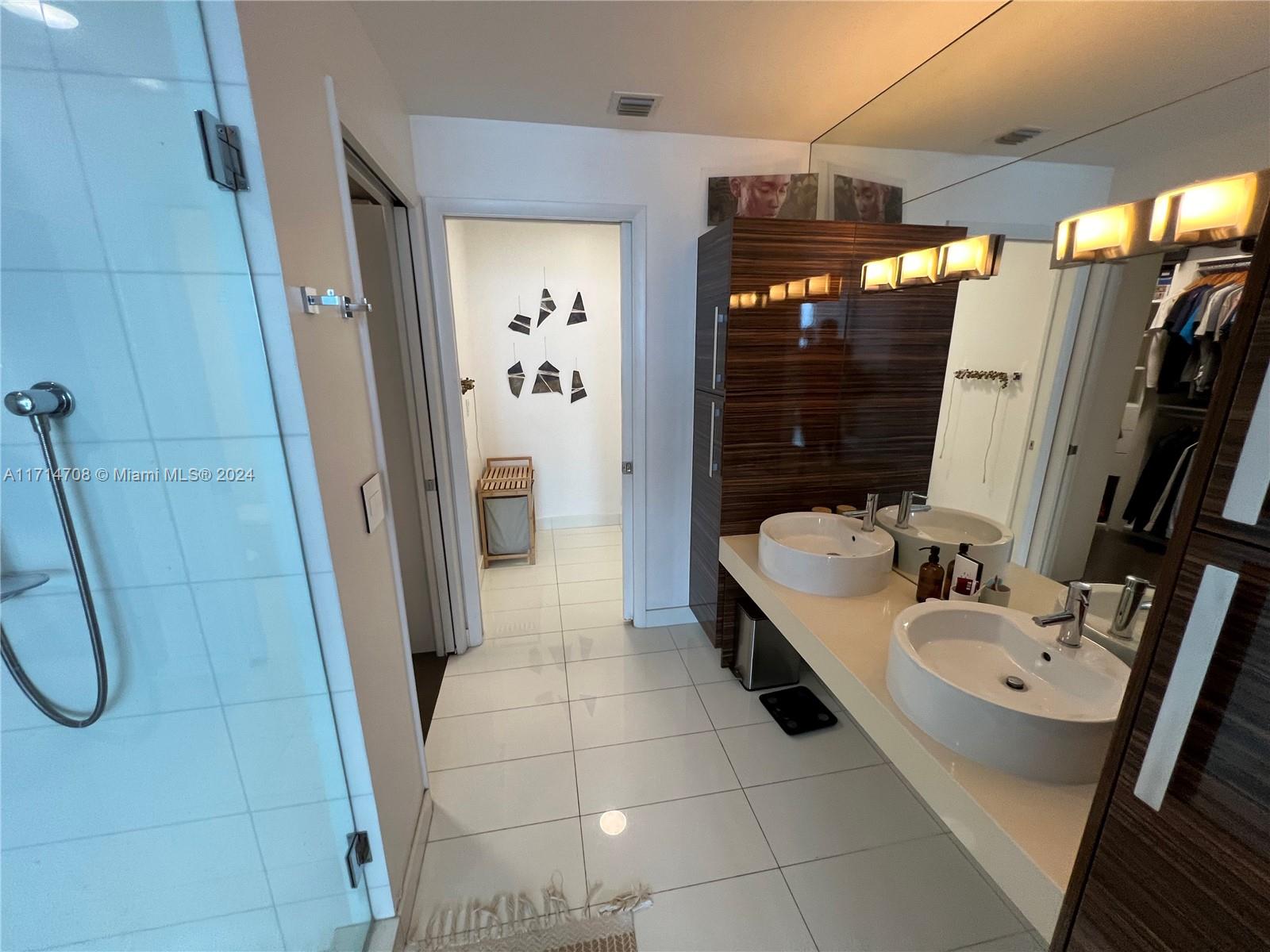 PARAMOUNT BAY CONDO - Residential