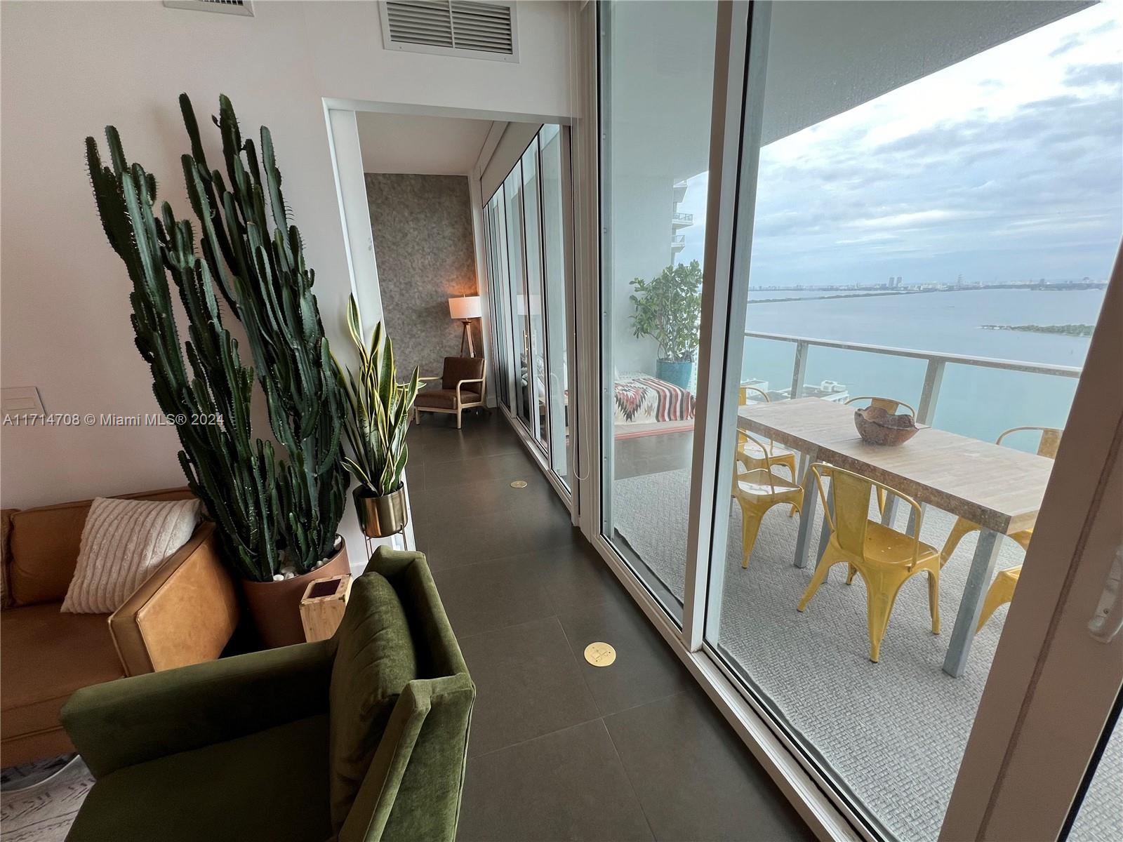 PARAMOUNT BAY CONDO - Residential