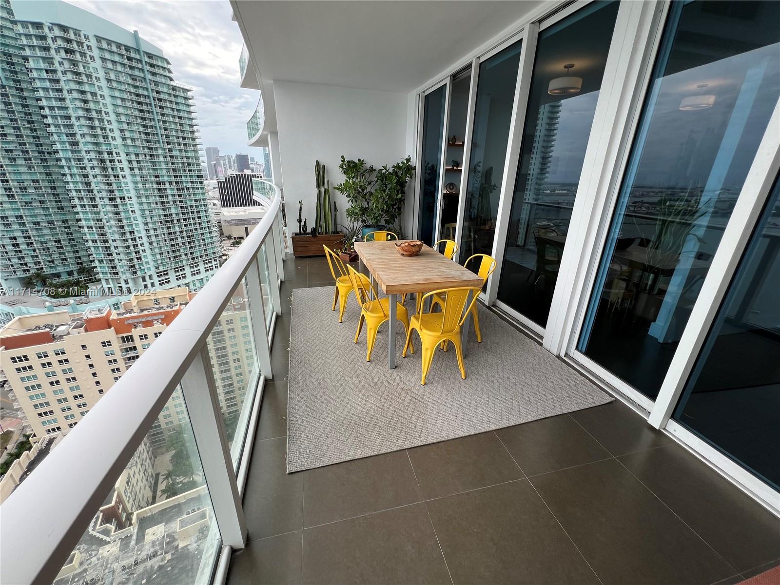 PARAMOUNT BAY CONDO - Residential