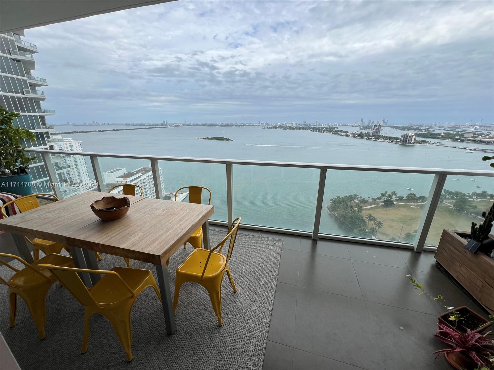 PARAMOUNT BAY CONDO - Residential