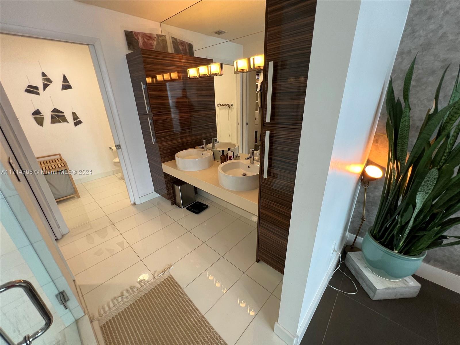PARAMOUNT BAY CONDO - Residential