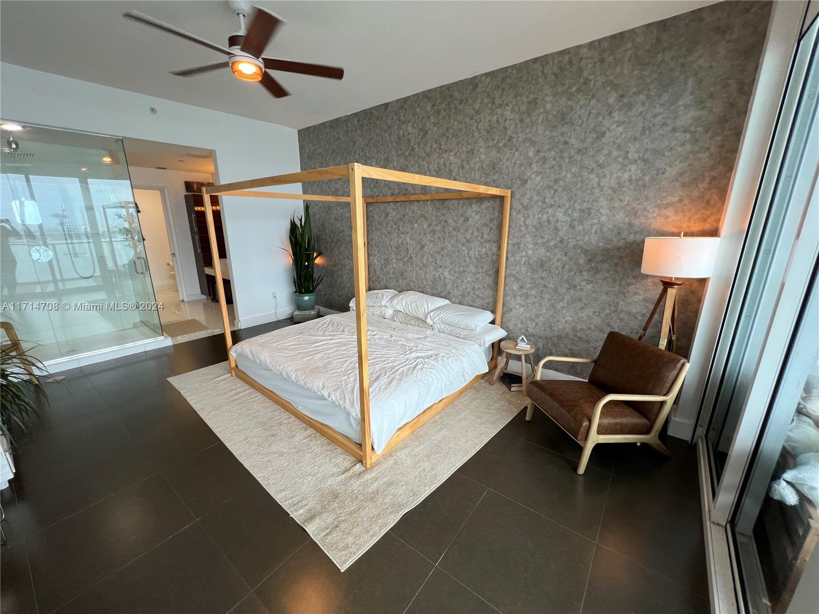 PARAMOUNT BAY CONDO - Residential