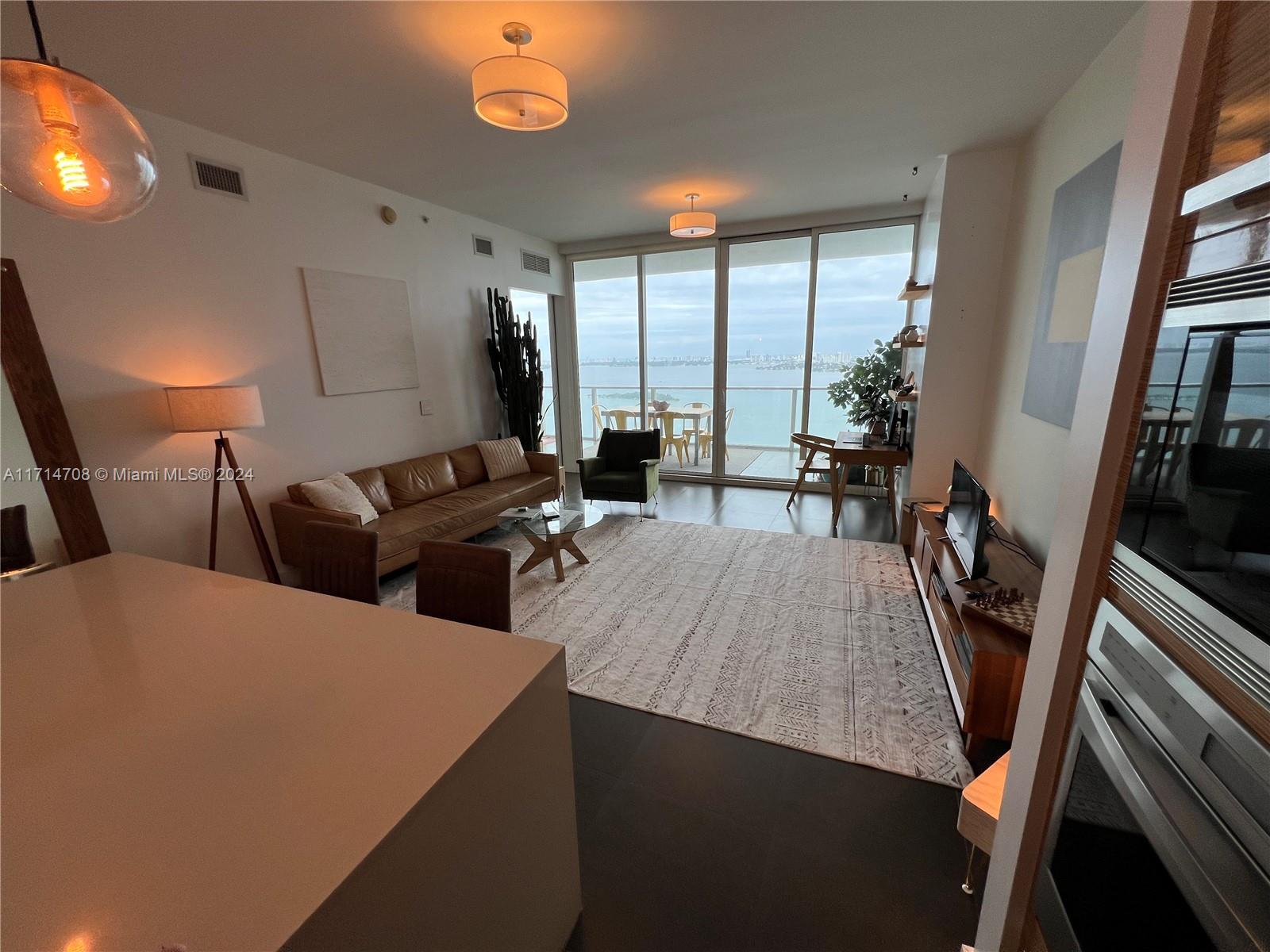 PARAMOUNT BAY CONDO - Residential