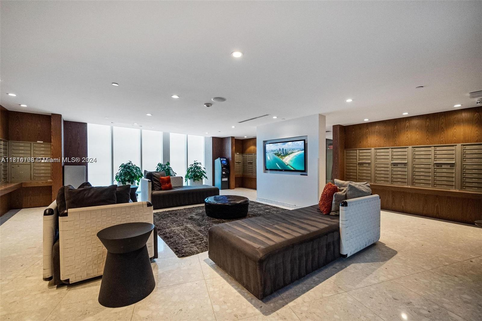 PARAMOUNT BAY CONDO - Residential