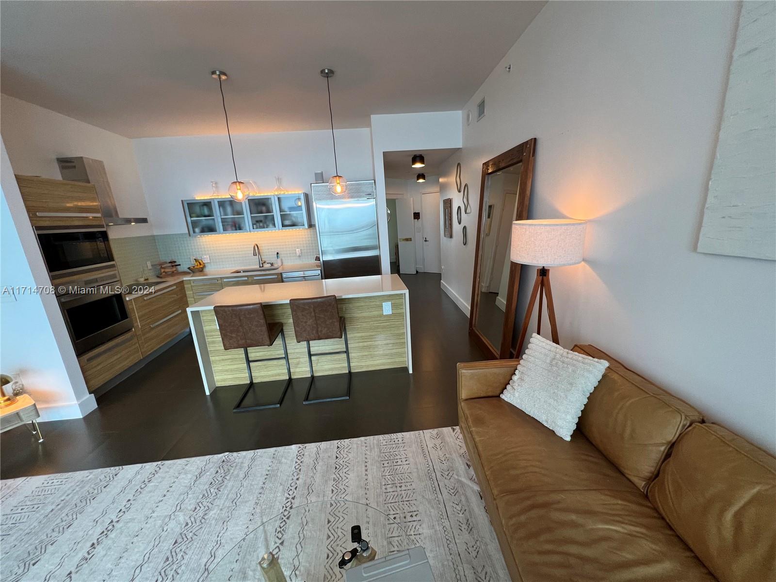PARAMOUNT BAY CONDO - Residential