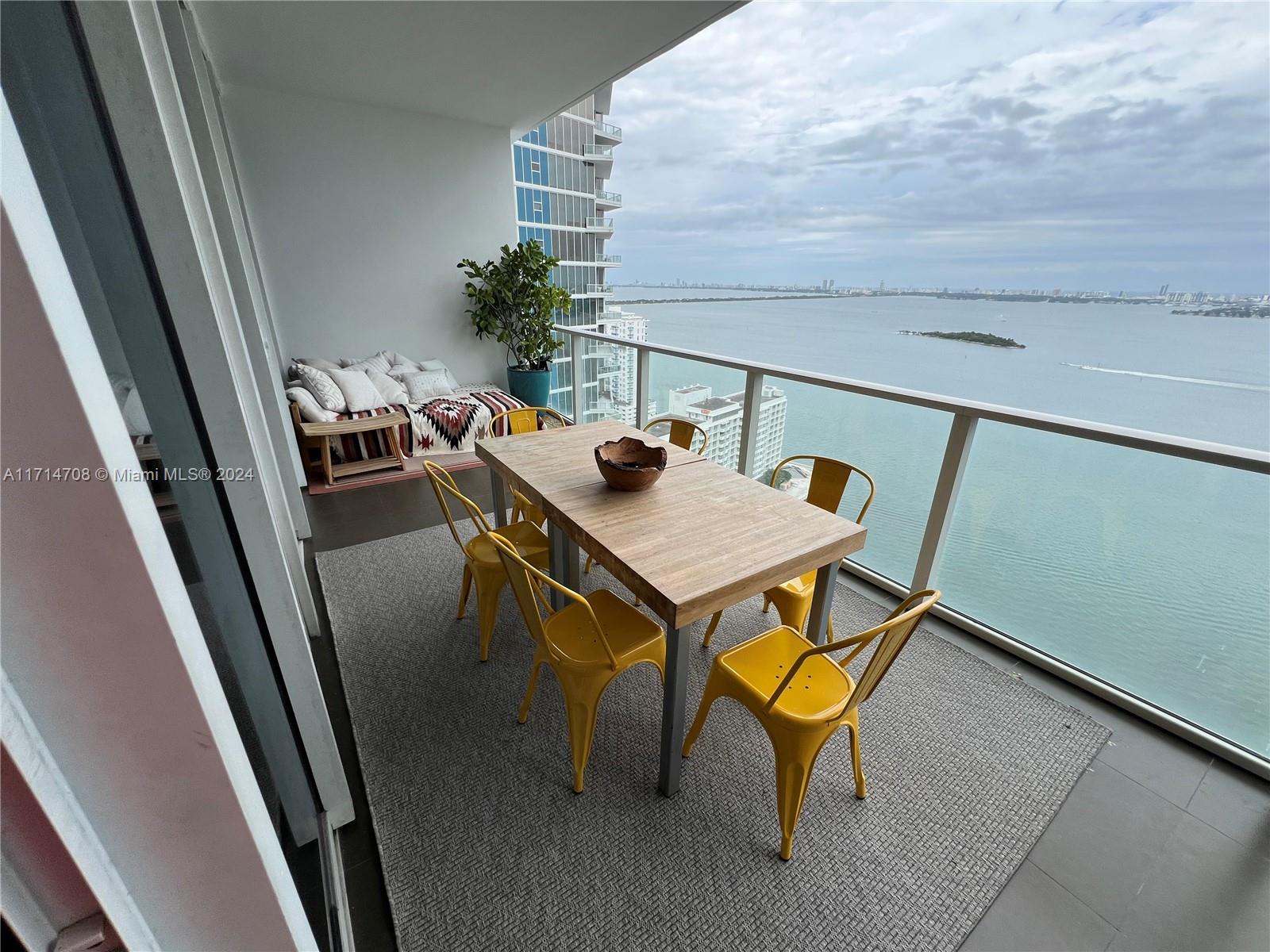 PARAMOUNT BAY CONDO - Residential