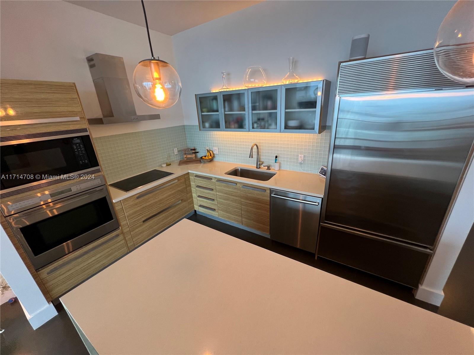 PARAMOUNT BAY CONDO - Residential