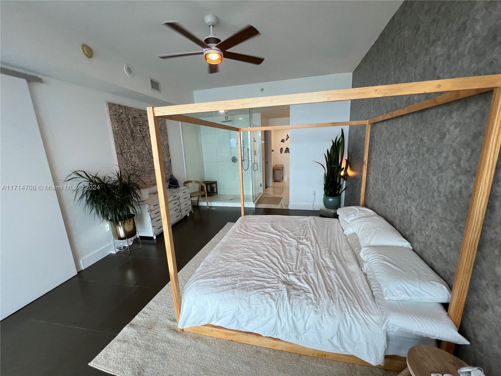 PARAMOUNT BAY CONDO - Residential