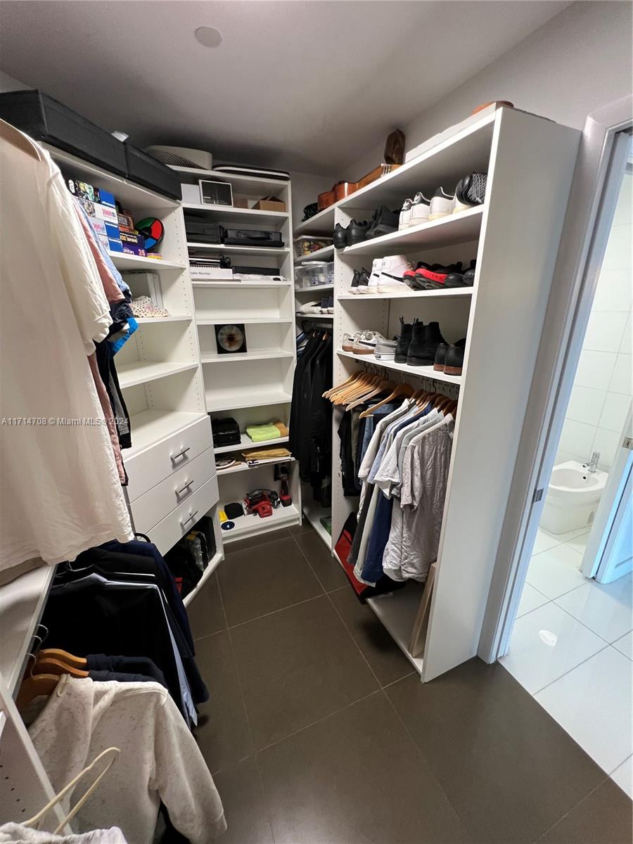 PARAMOUNT BAY CONDO - Residential