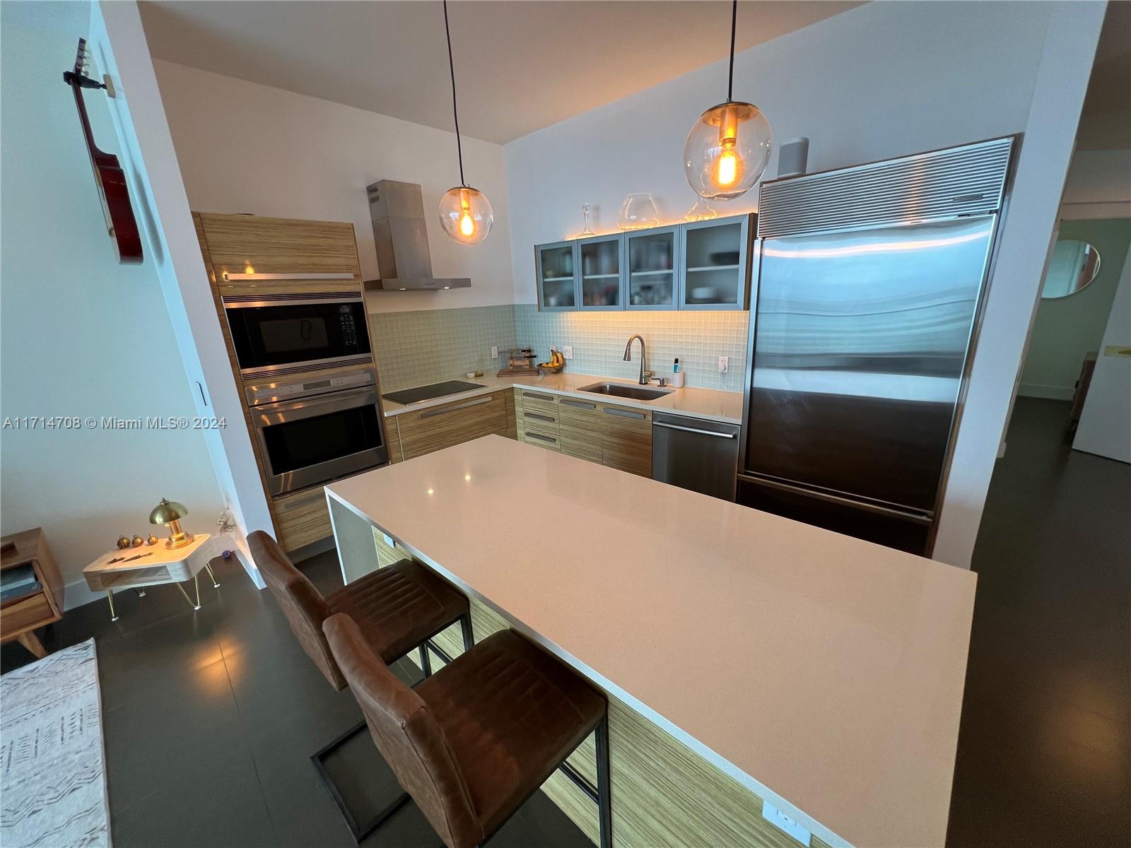 PARAMOUNT BAY CONDO - Residential