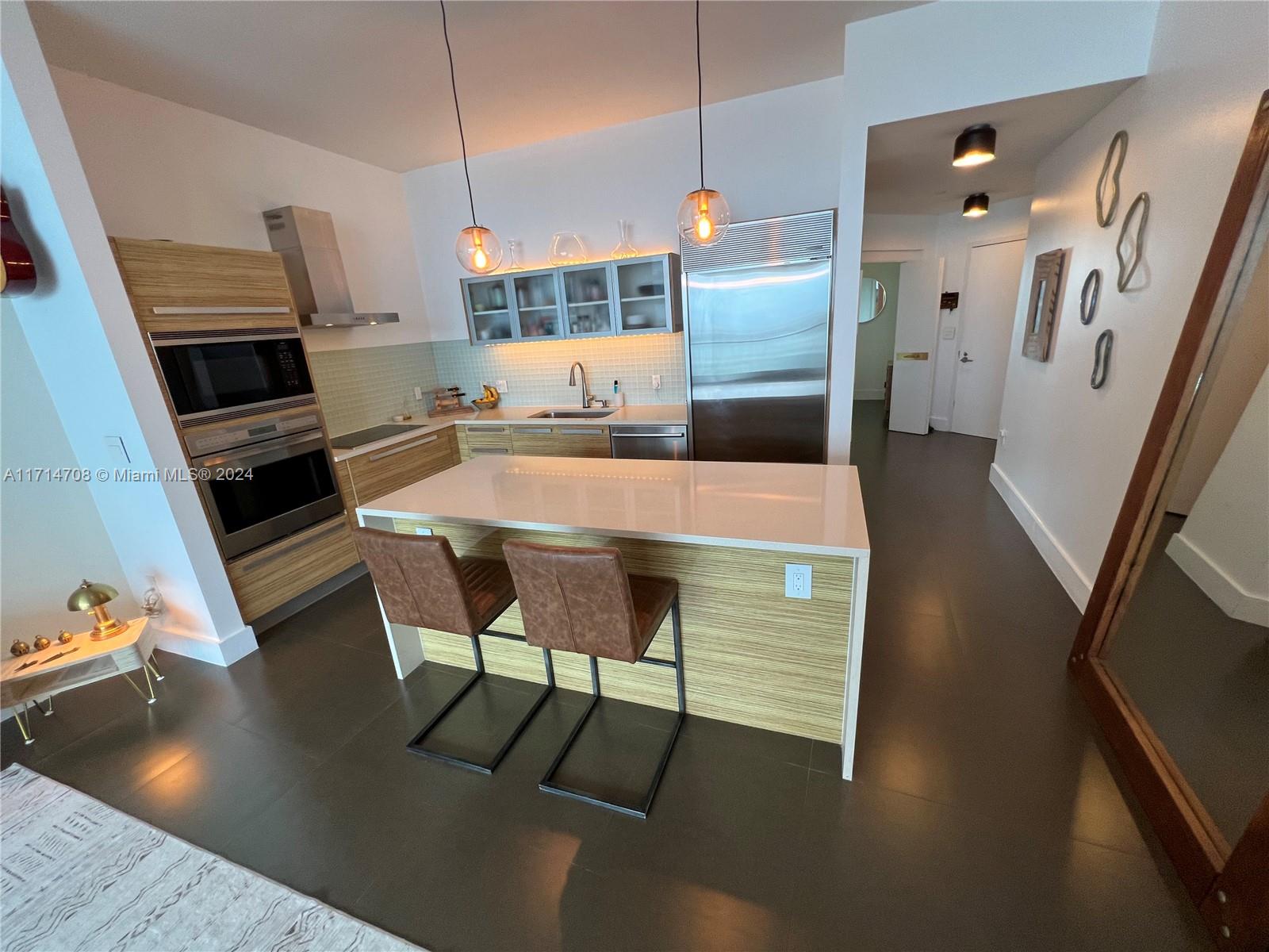 PARAMOUNT BAY CONDO - Residential