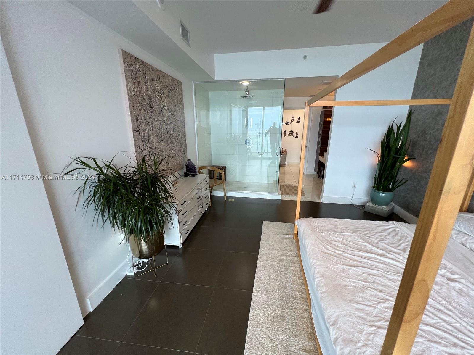 PARAMOUNT BAY CONDO - Residential