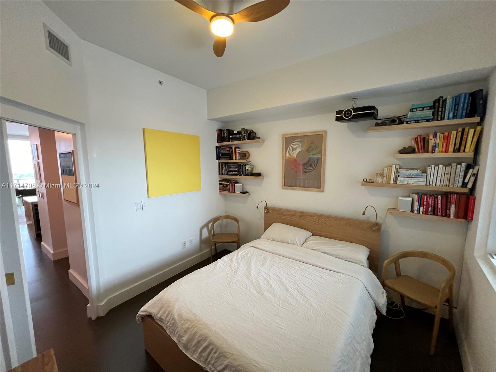 PARAMOUNT BAY CONDO - Residential