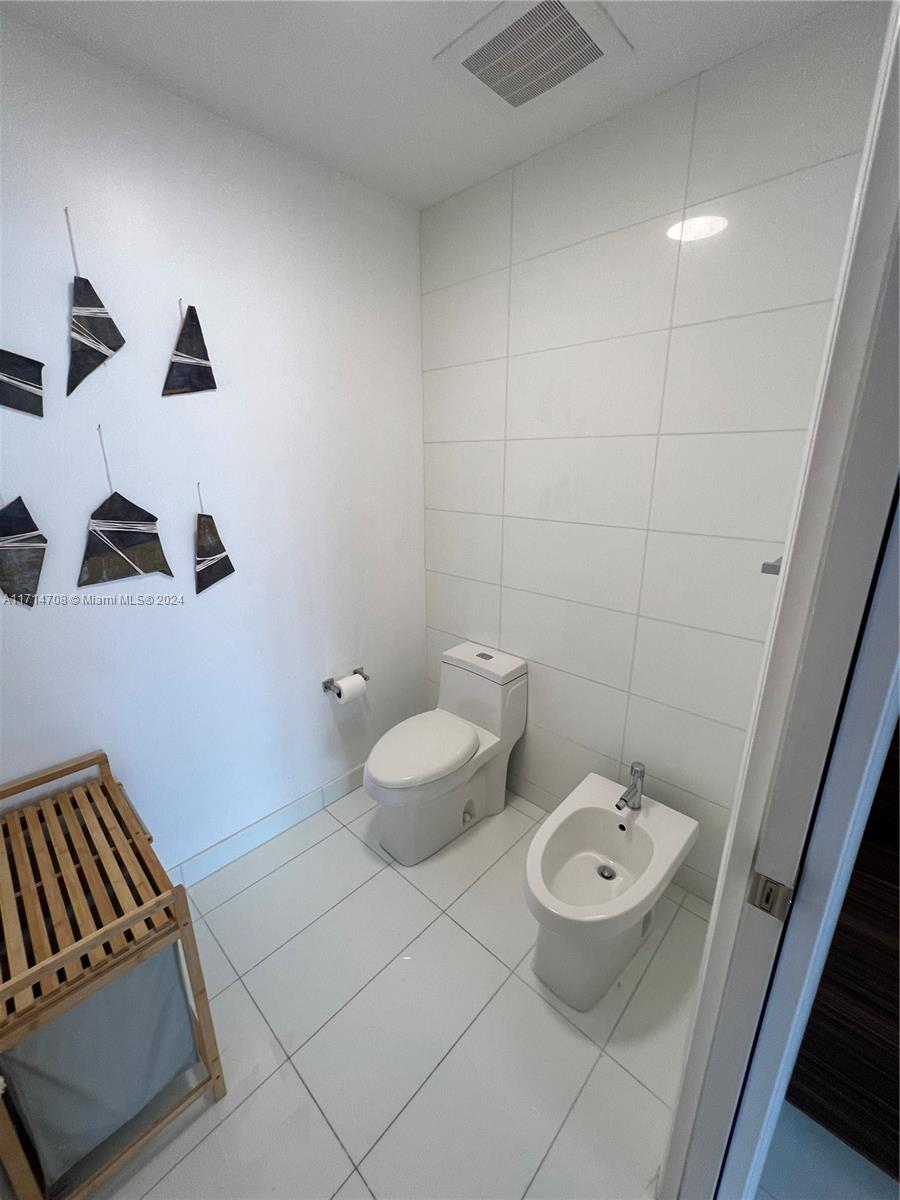 PARAMOUNT BAY CONDO - Residential