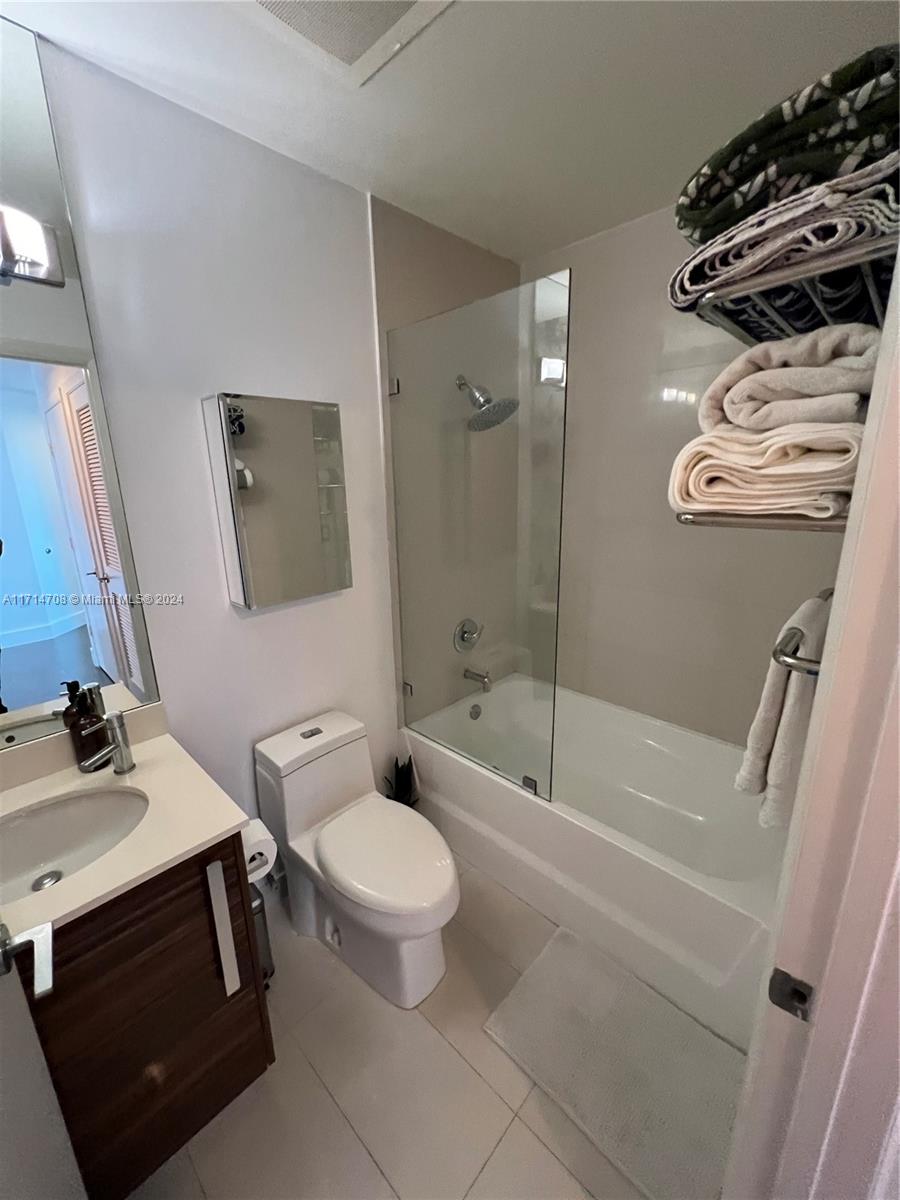 PARAMOUNT BAY CONDO - Residential