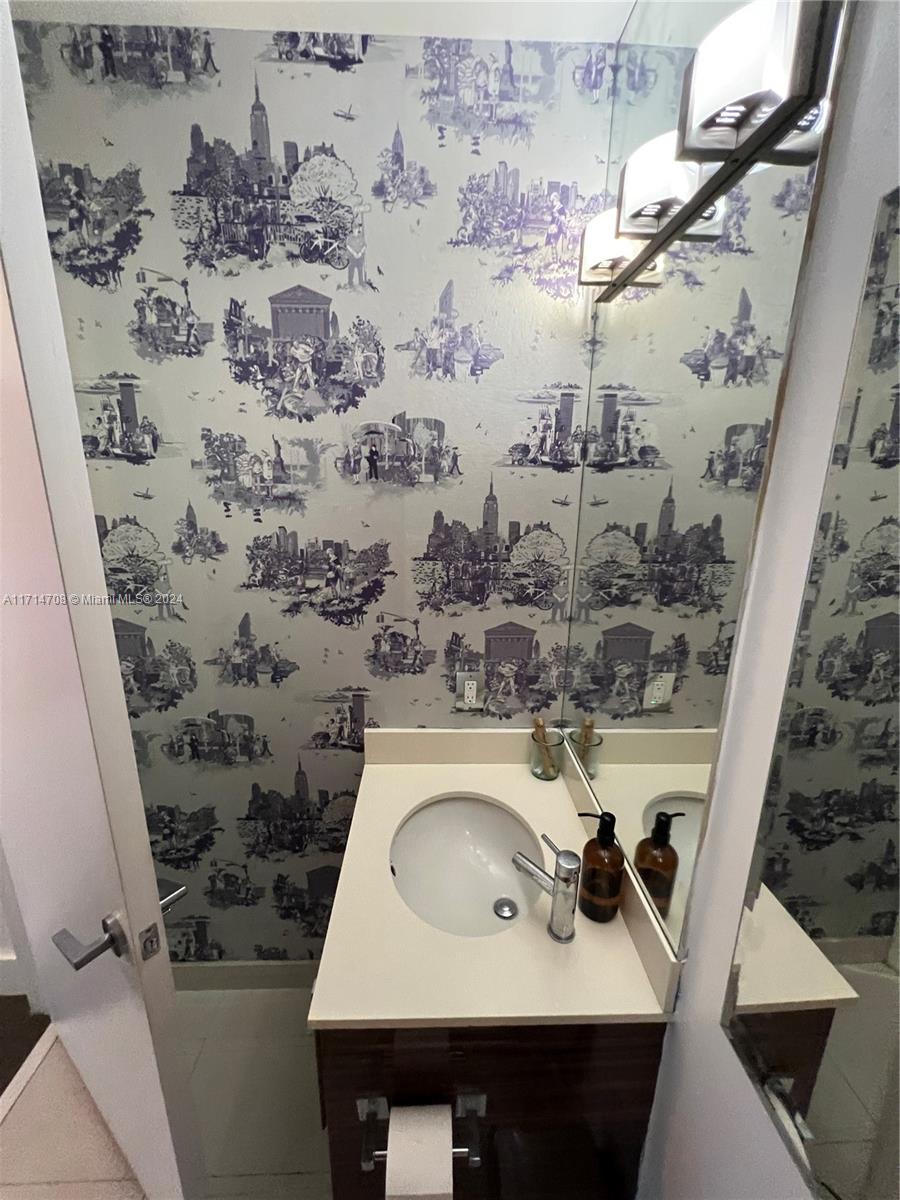 PARAMOUNT BAY CONDO - Residential