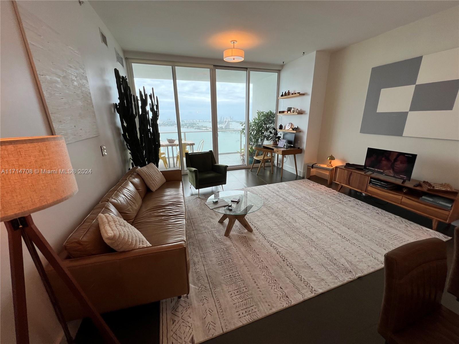 PARAMOUNT BAY CONDO - Residential
