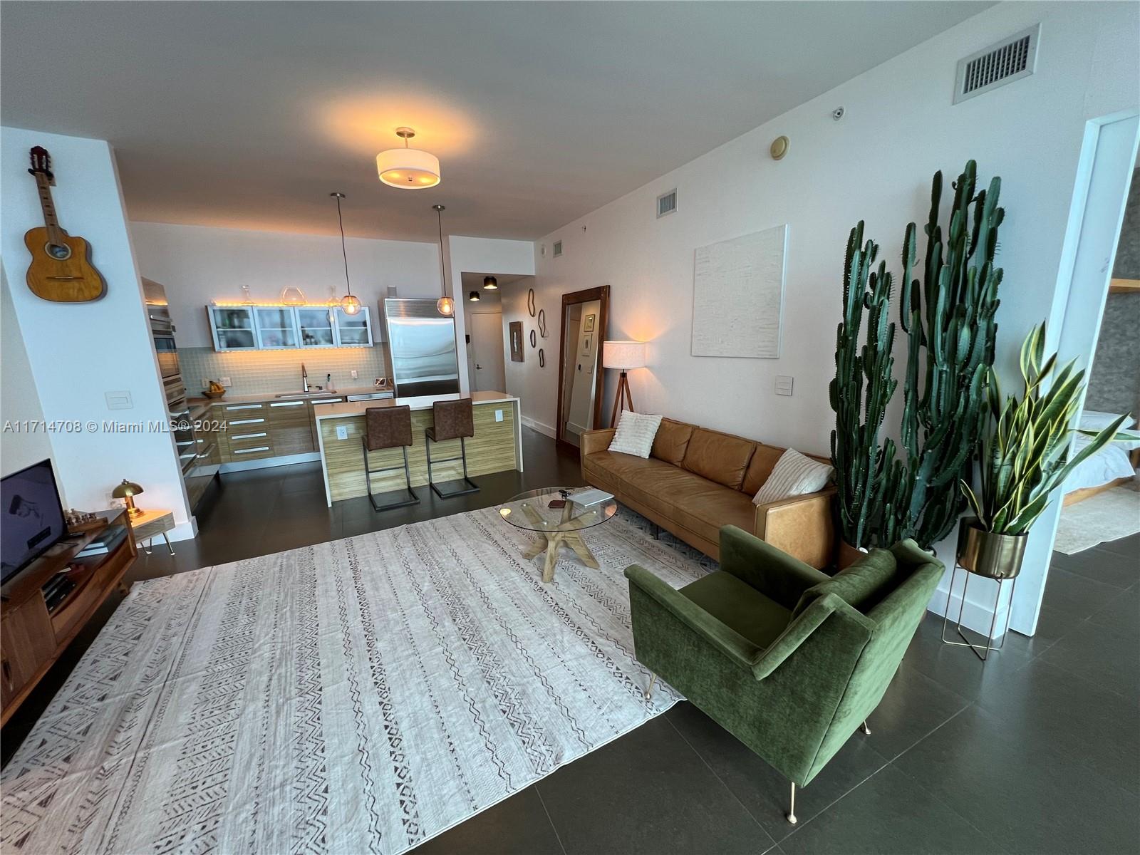 PARAMOUNT BAY CONDO - Residential