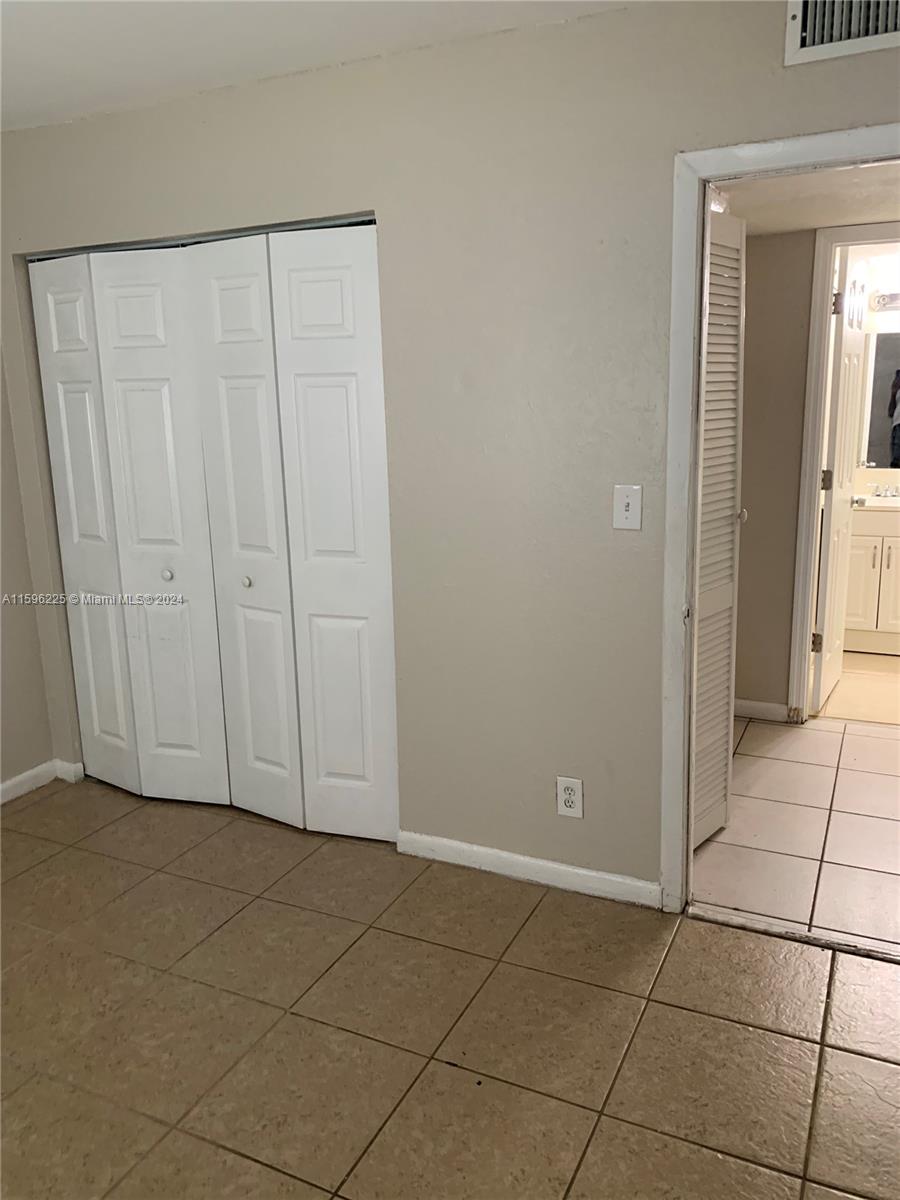LAKESIDE CONDO AT LAUDERD - Residential