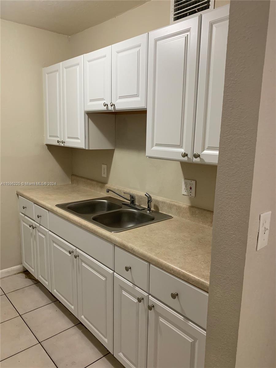 LAKESIDE CONDO AT LAUDERD - Residential