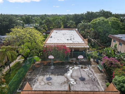 A home in Lauderdale Lakes