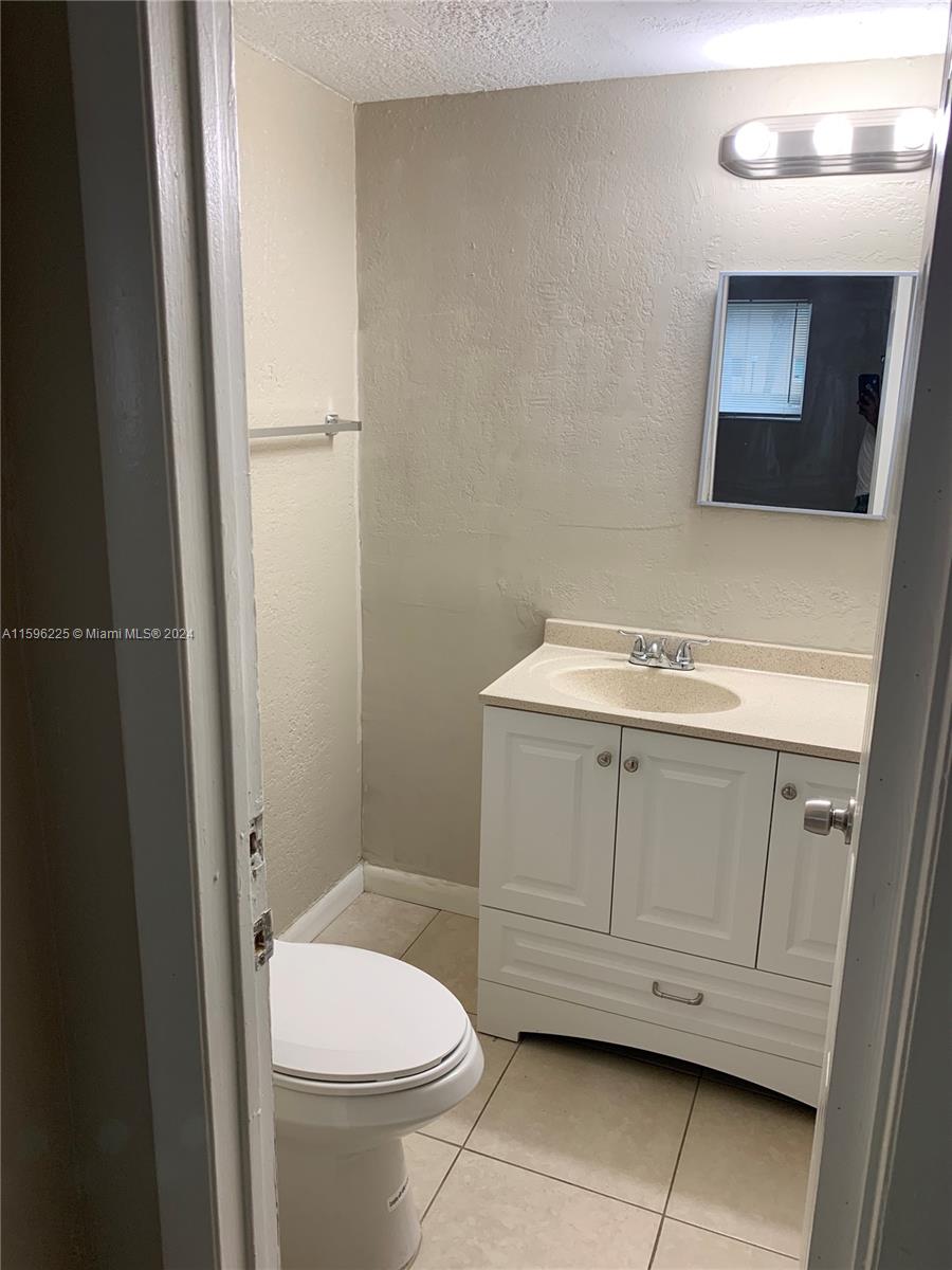 LAKESIDE CONDO AT LAUDERD - Residential